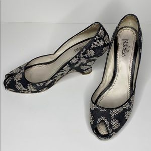 Maloles wedge in waxed canvas with stitch detail